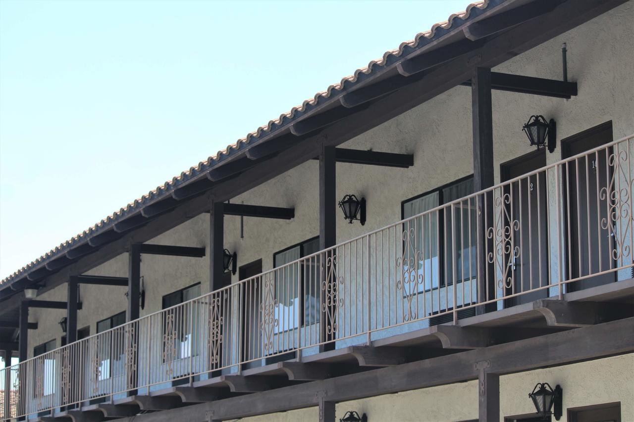 Cozy Inn Costa Mesa Exterior photo